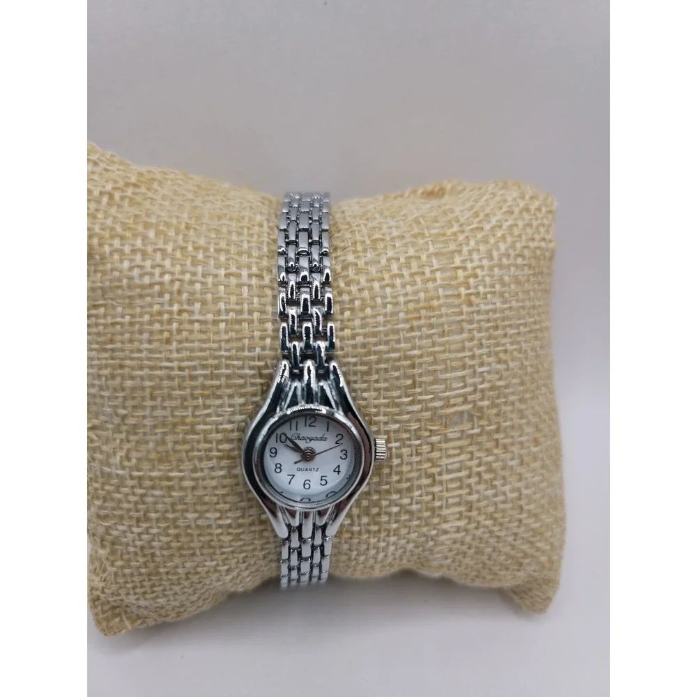 Chaoyada Women's Quartz Watch‎ Silver Tone Bracelet White Dial Analog Wristwatch